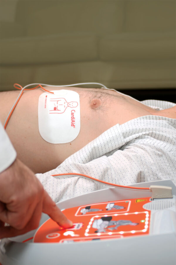 CardiAid semi-automatic defibrillator - Image 5